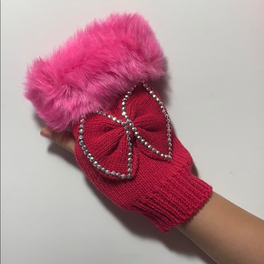 Fingerless fuzzy pink gloves